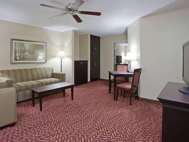 Grandstay Hotel & Suites Cambridge Habitación foto