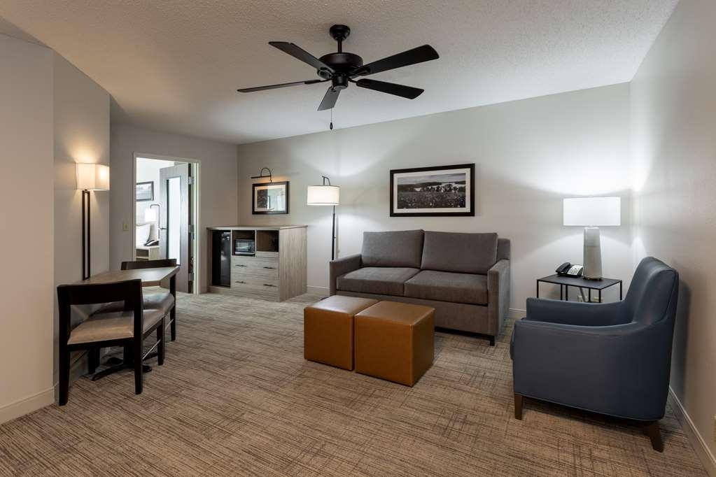 Grandstay Hotel & Suites Cambridge Habitación foto