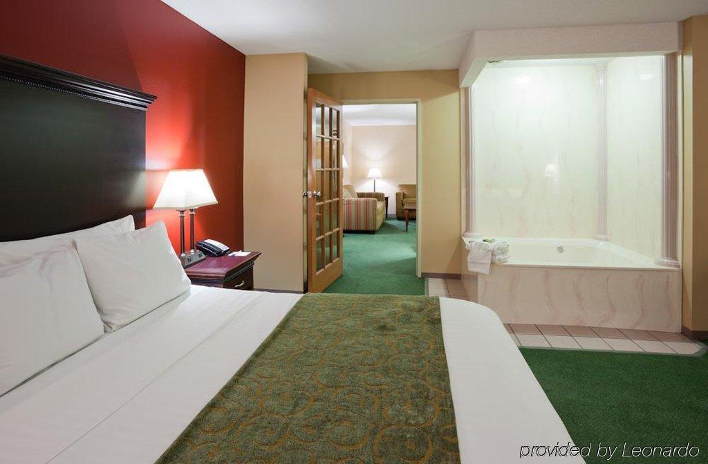 Grandstay Hotel & Suites Cambridge Habitación foto